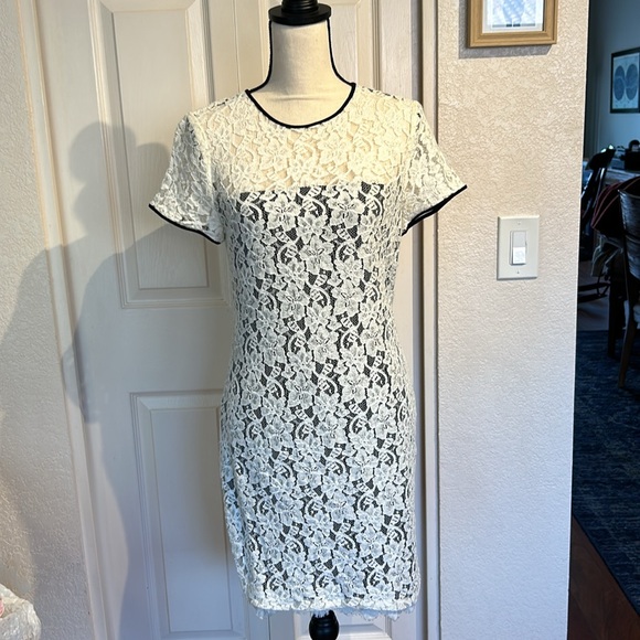 Diane Von Furstenberg Barbie Lace Overlay Stretch Dress - Picture 4 of 8